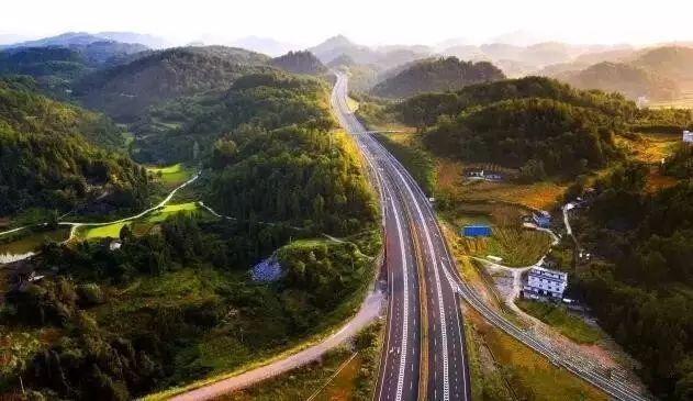 西南旅游产品跨入2.0时代 高铁实现跨省联游