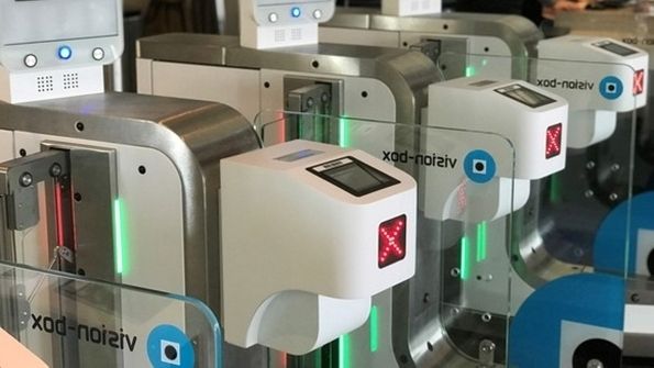 航司和机场：生物识别 “刷脸”背后的生意经
