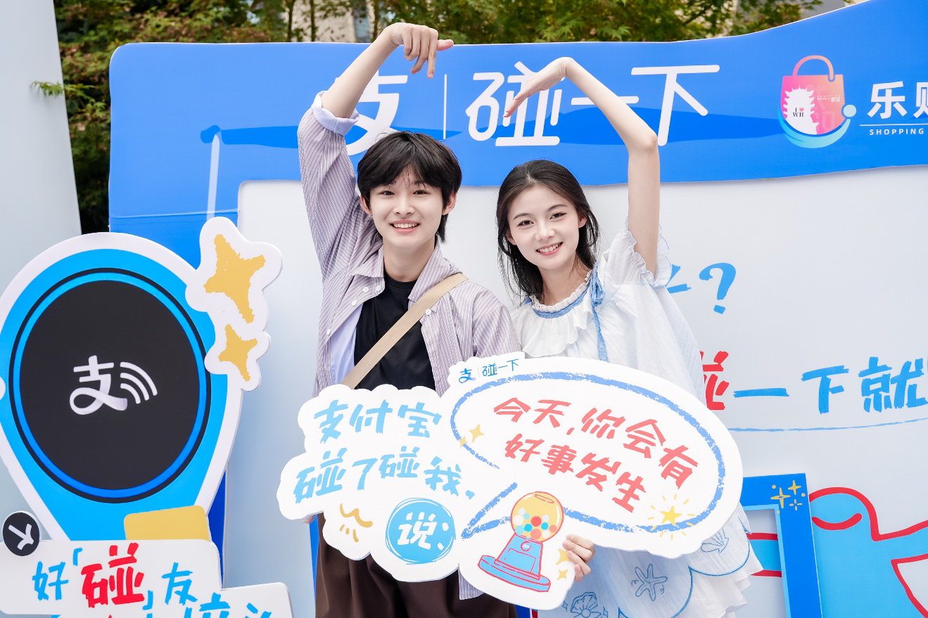 13天长假“碰”出新花样，你“点亮城市”了吗？